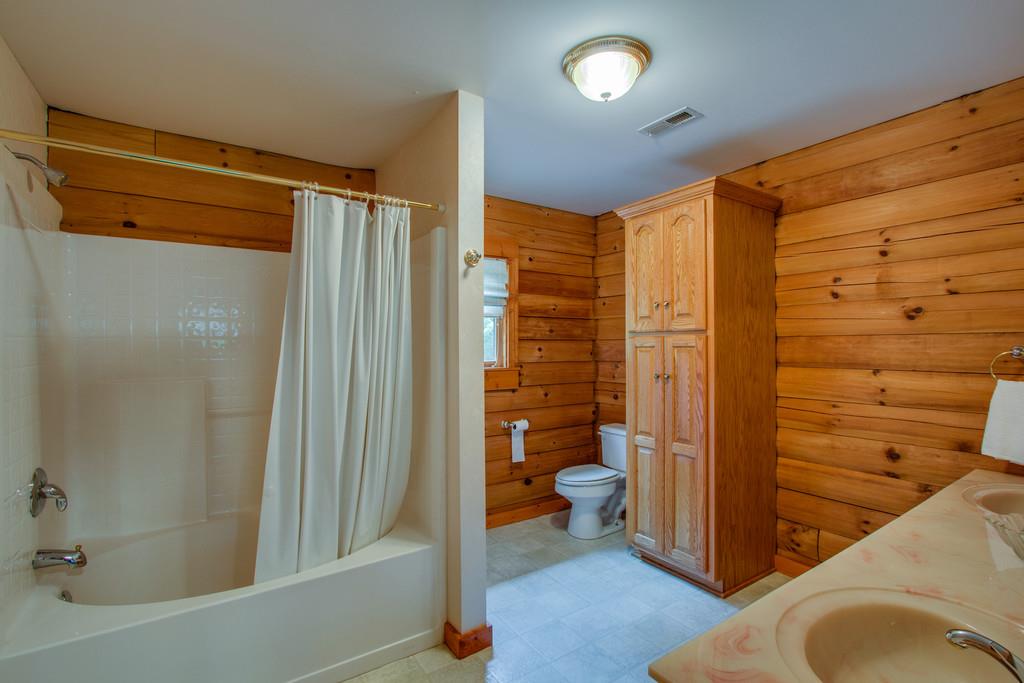 744 Keytown Road Portland, TN 37148 - Photo 22 of 30 a bathroom with a shower and a toilet