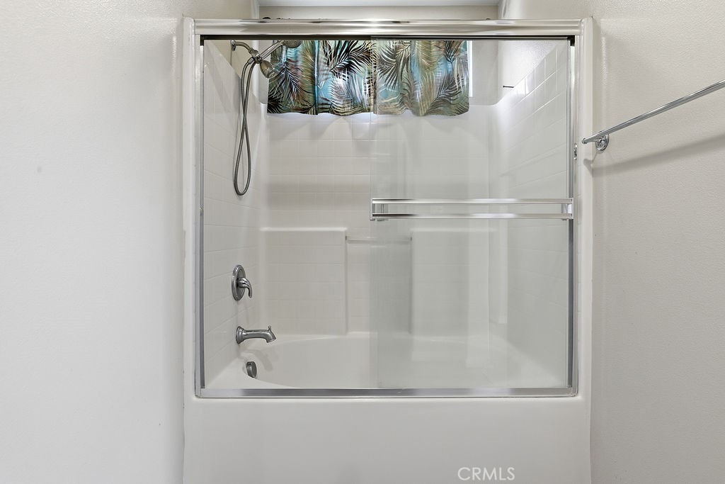 11370 Dream Pacoima, CA 91331 - Photo 26 of 55 Primary Bathroom
