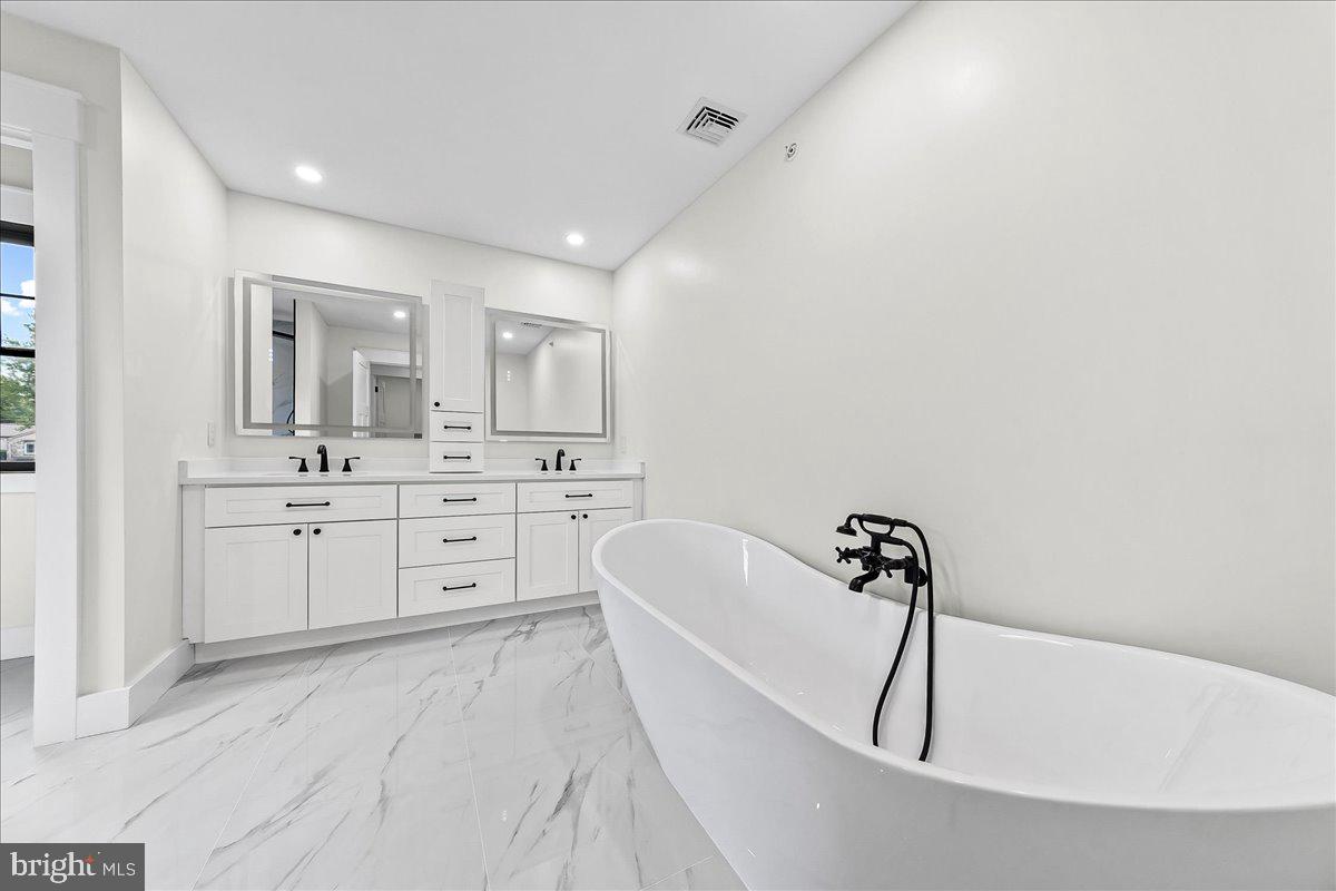 1008 Richmond Road Broomall, PA 19008 - Photo 18 of 57 Primary Bathroom