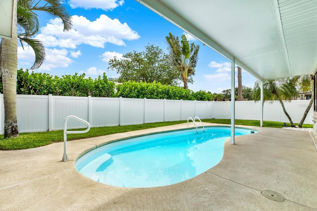 14560 Passage Way Seminole, FL 33776 - Photo 33 of 59