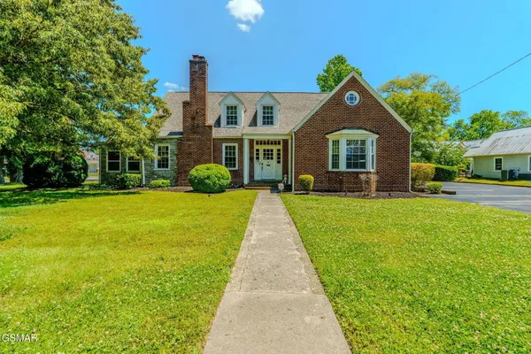 $999,909 | 526 Belle Avenue, Sevierville, TN 37862