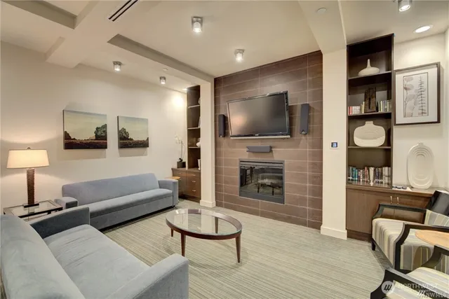 $2,150 | 16141 Cleveland Street, Unit 217, Redmond, WA 98052