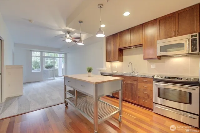 $2,150 | 16141 Cleveland Street, Unit 217, Redmond, WA 98052