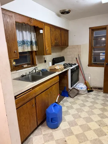 $135,000 | 291 West Sauk Trail, Chicago Heights, IL 60411