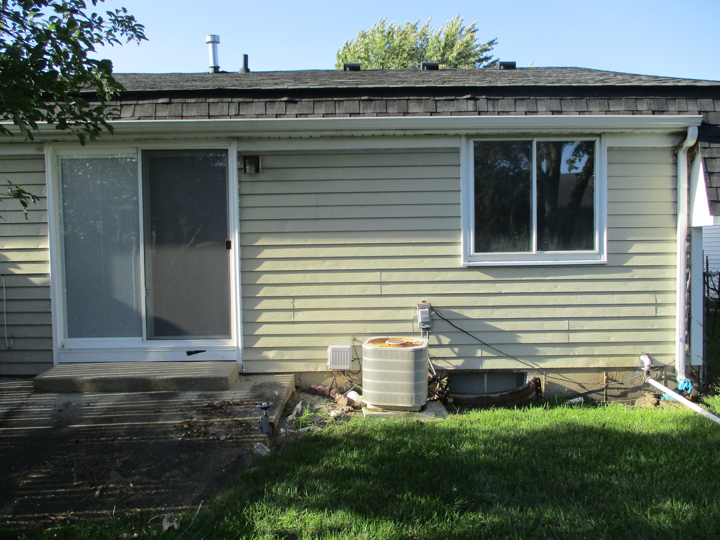 143 Ringneck Drive Glendale Heights, IL 60139 - Photo 3 of 17 a view of a house with a window