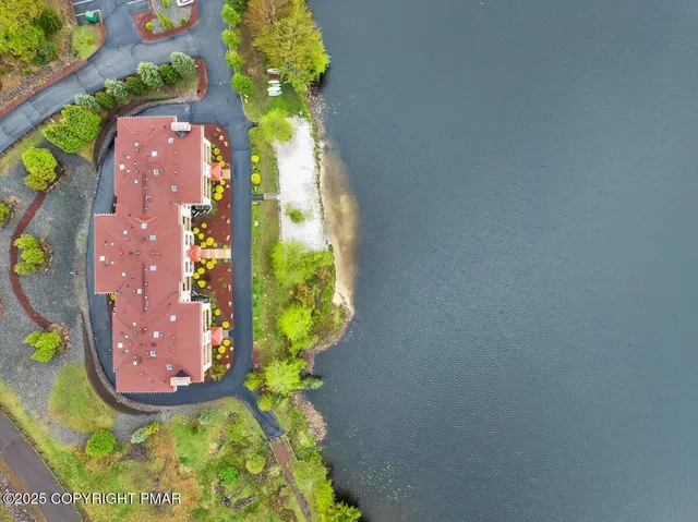 $599,000 | 320 Hummingbird Way Lake, Unit 302J1, Lake Harmony, PA 18624