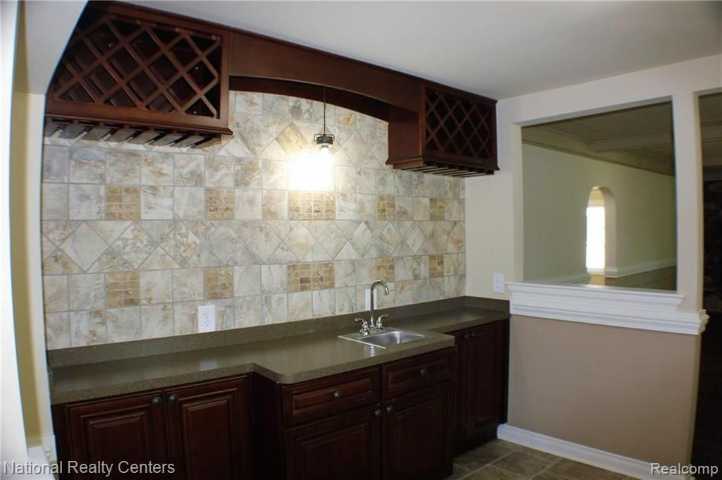 1150 Bangor Road Waterford, MI 48328 - Photo 5 of 14