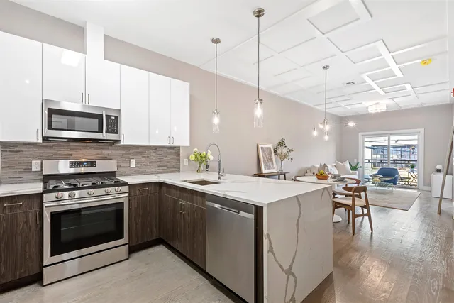 $2,900 | 313 Pine Street, Unit 205, Jersey City, NJ 07304