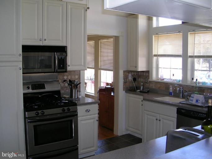 21352 Phillips Road Tilghman, MD 21671 - Photo 5 of 18 Kitchen