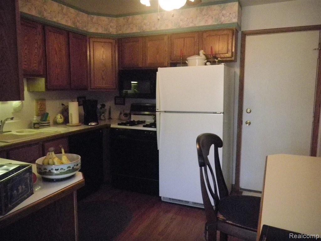 1858 Allenway Court, Unit 70 Rochester, MI 48309 - Photo 3 of 25 Kitchen
