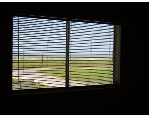 4502 Surfside Boulevard, Unit 8 Corpus Christi, TX 78402 - Photo 8 of 9 a view of a balcony and a window