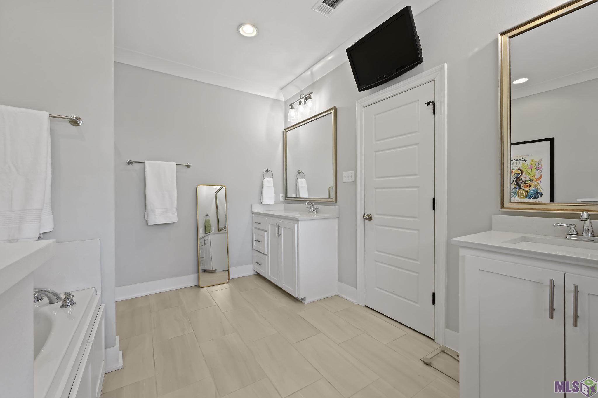 18478 Magnolia Estates Prairieville, LA 70769 - Photo 13 of 21 PRIMARY BATH