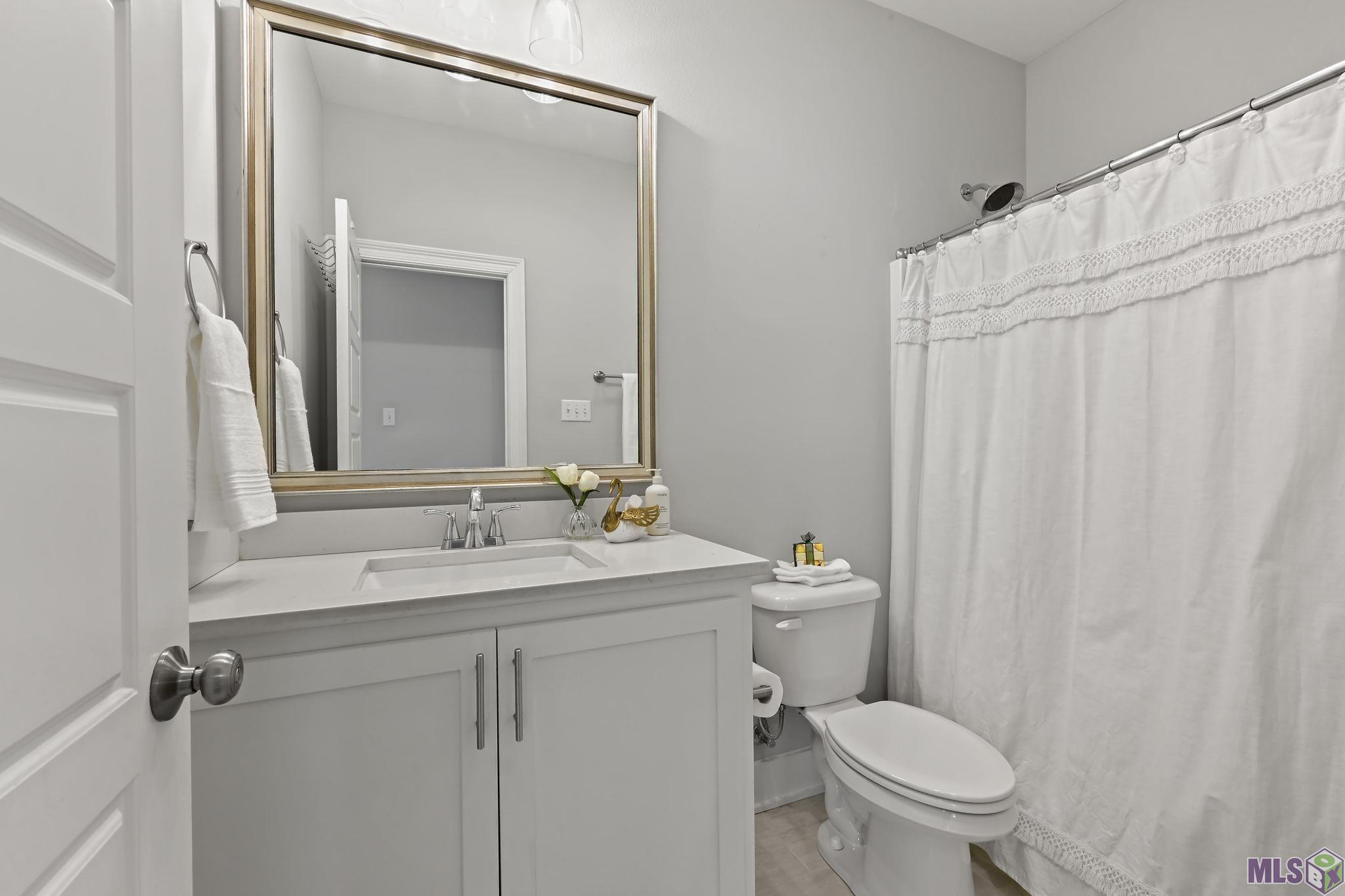 18478 Magnolia Estates Prairieville, LA 70769 - Photo 15 of 21 GUEST BATHROOM