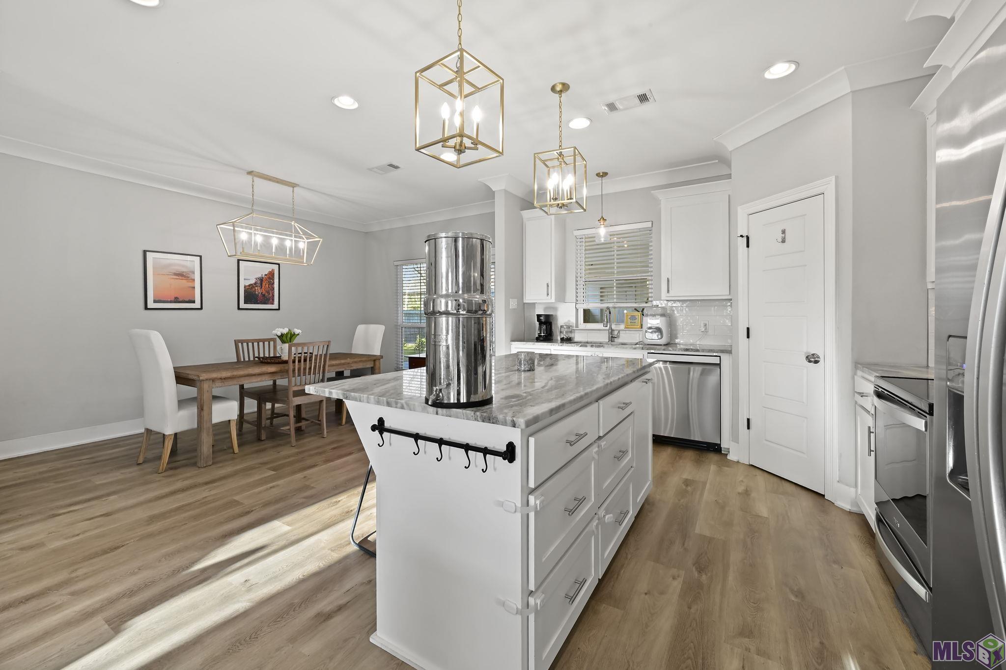 18478 Magnolia Estates Prairieville, LA 70769 - Photo 7 of 21 OPEN KITCHEN AND DINING