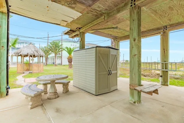 a view of a outdoor space