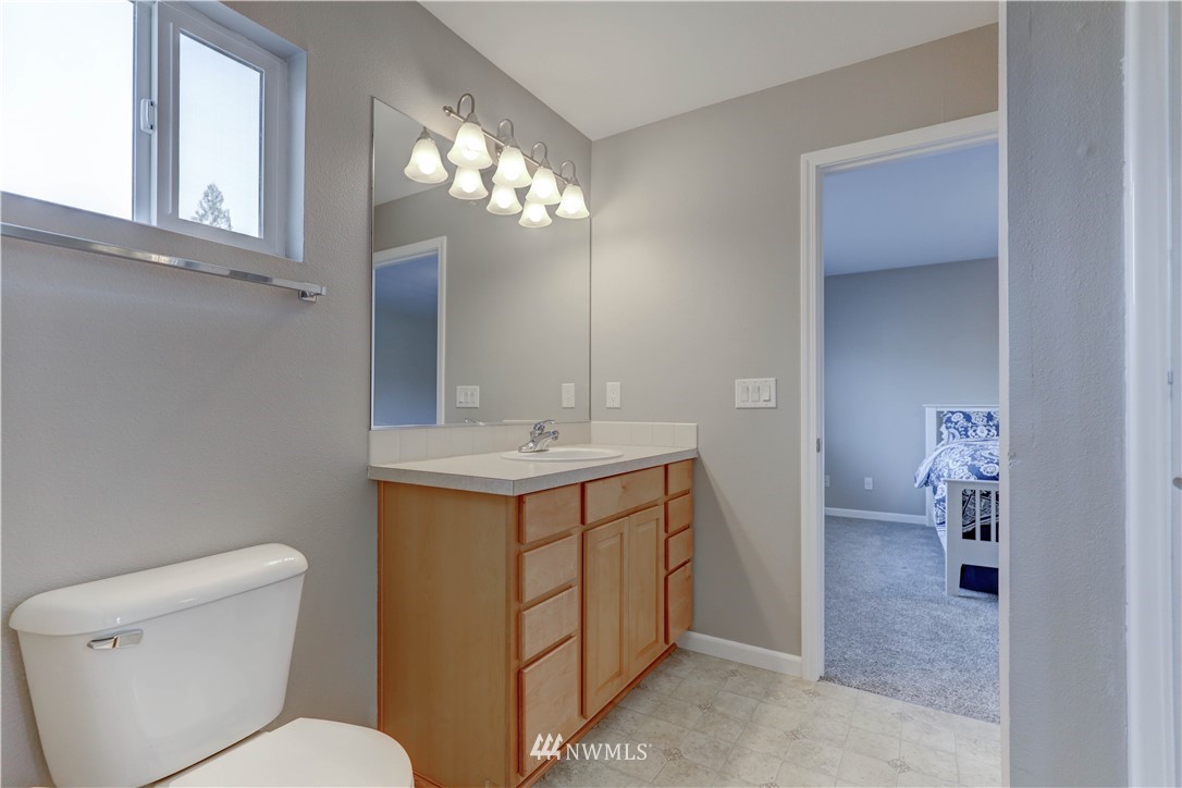 4242 Roxanna Loop Southeast Lacey, WA 98503 - Photo 12 of 18 Gallery Image 12