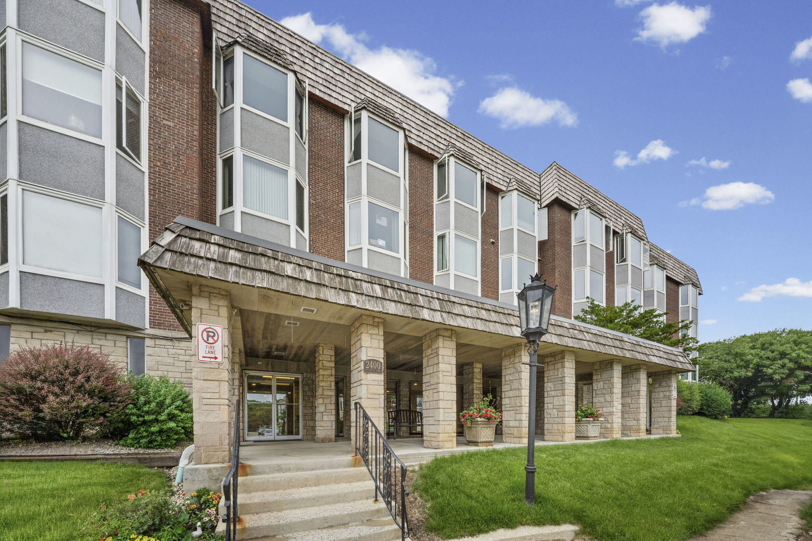 2400 Archbury Lane, Unit 2E Park Ridge, IL 60068 - Photo 1 of 18