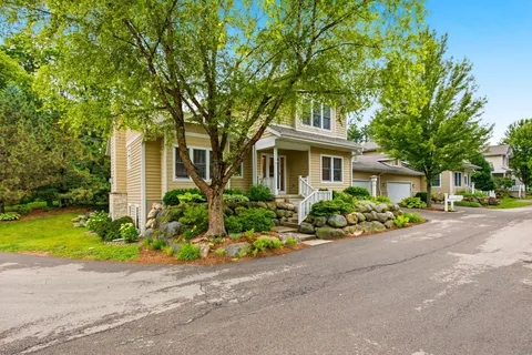 $599,000 | 17 Glen Arbor Way, Fitchburg, WI 53711