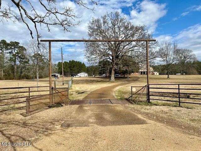 $699,900 | 13835 Highway 98, Smithdale, MS 39664