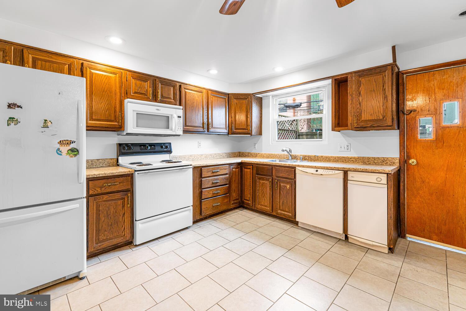 809 McClellan Street Philadelphia, PA 19148 - Photo 8 of 25 Bright and inviting kitchen with ample storage.