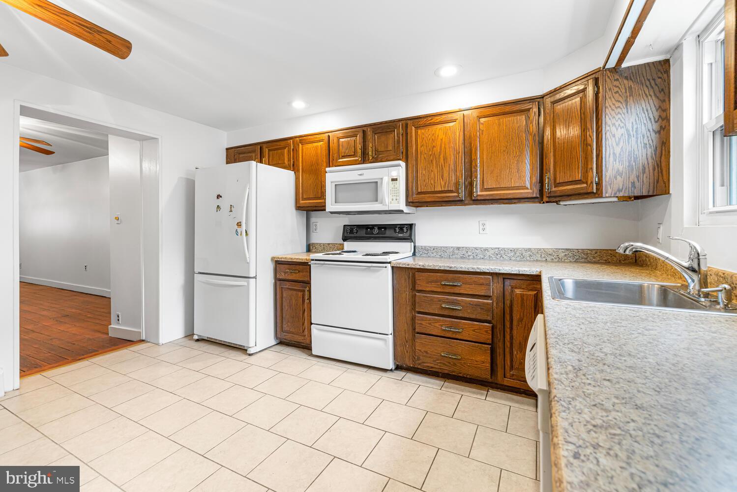 809 McClellan Street Philadelphia, PA 19148 - Photo 10 of 25