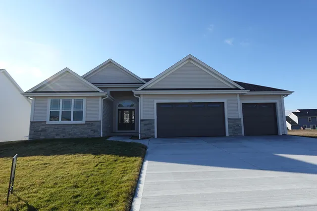 $564,990 | 518 Woodside Court, West Bend, WI 53095