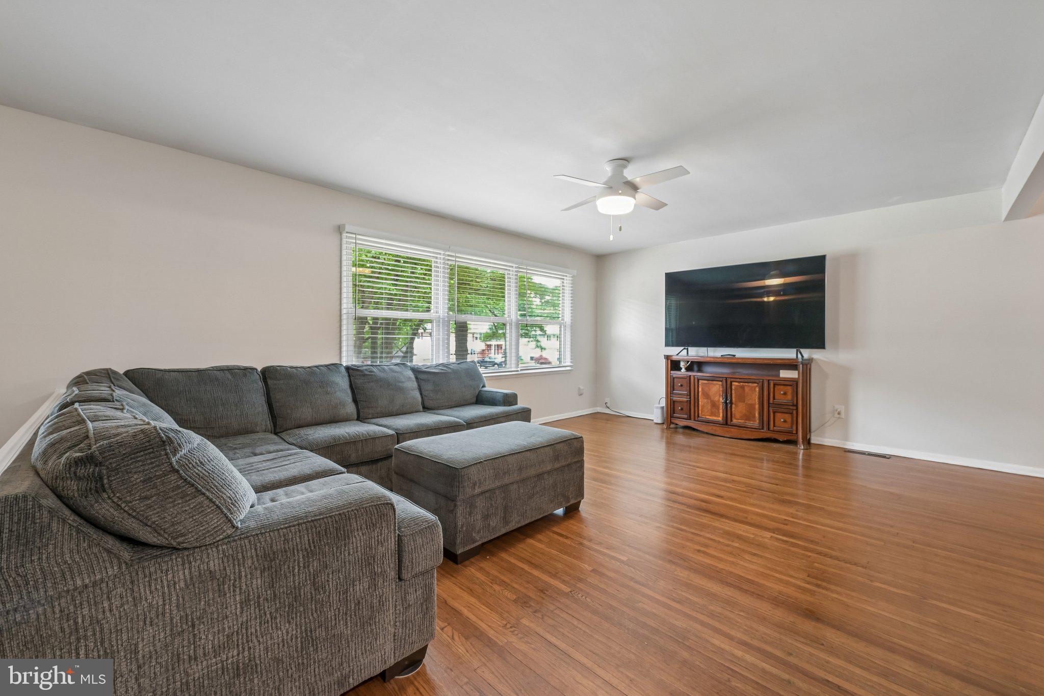 114 Chatham Road Mount Laurel, NJ 08054 - Photo 4 of 25