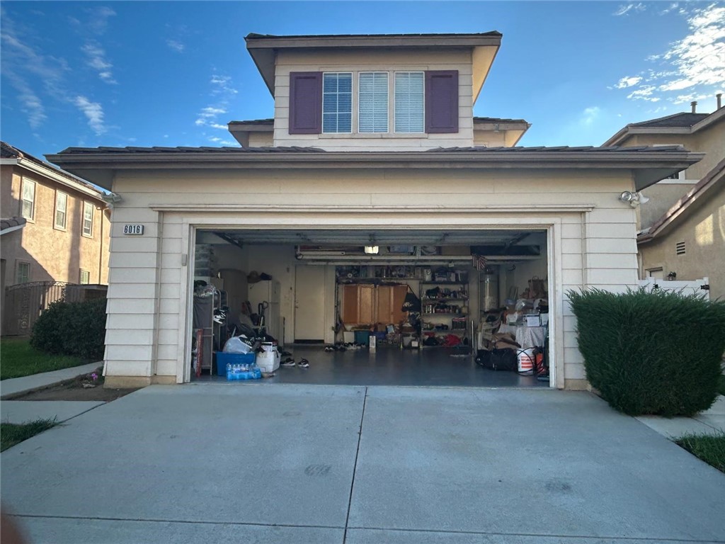 a view of a car garage of the house