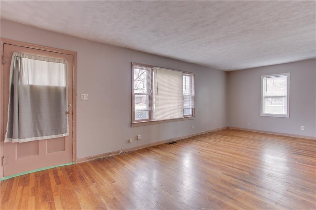 415 West Stop 11 Road Indianapolis, IN 46217 - Photo 7 of 24 Gallery Image 7