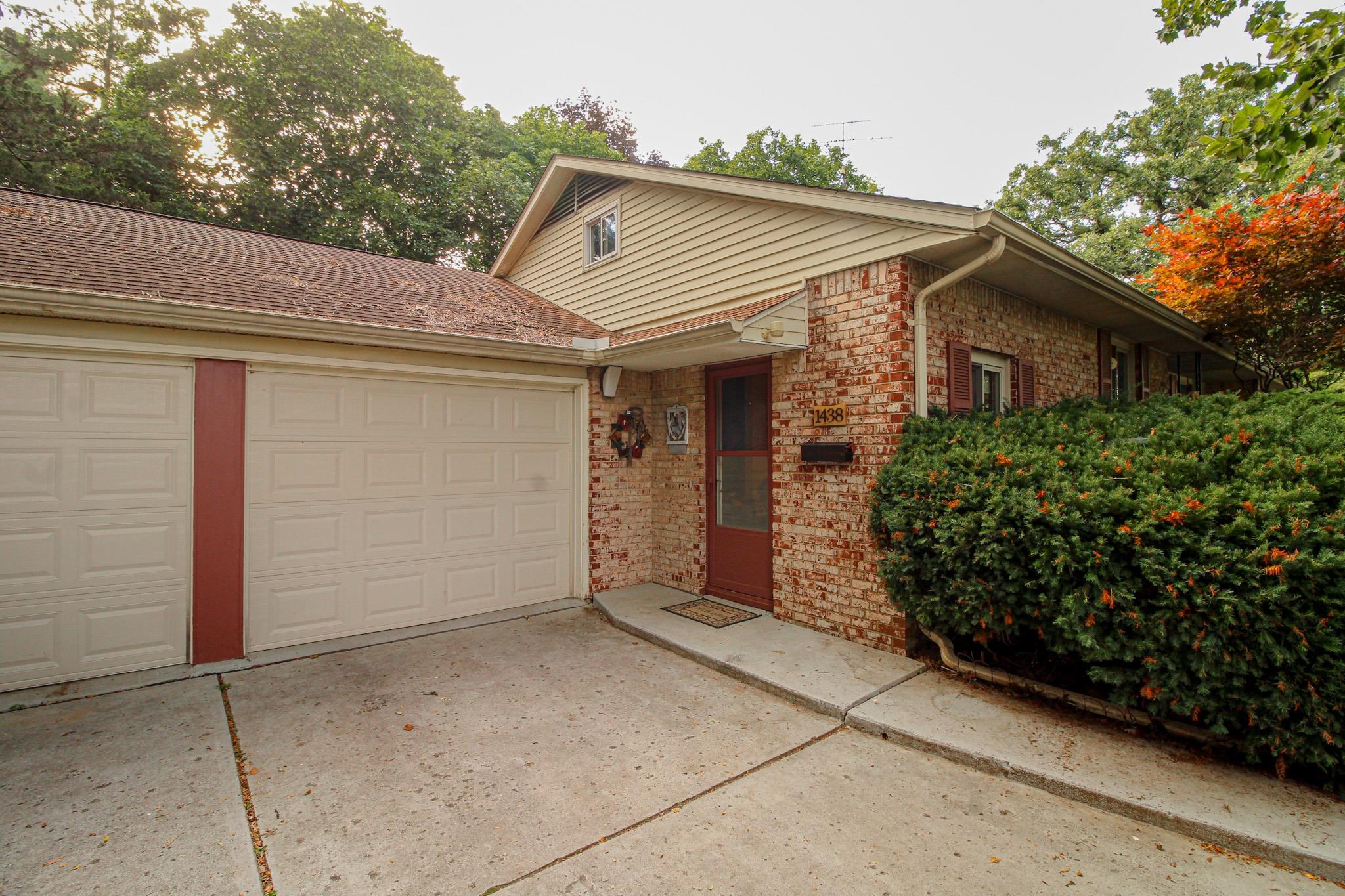 1438 South Morrish Road Flint, MI 48532 - Photo 5 of 37 50118076-4.JPG