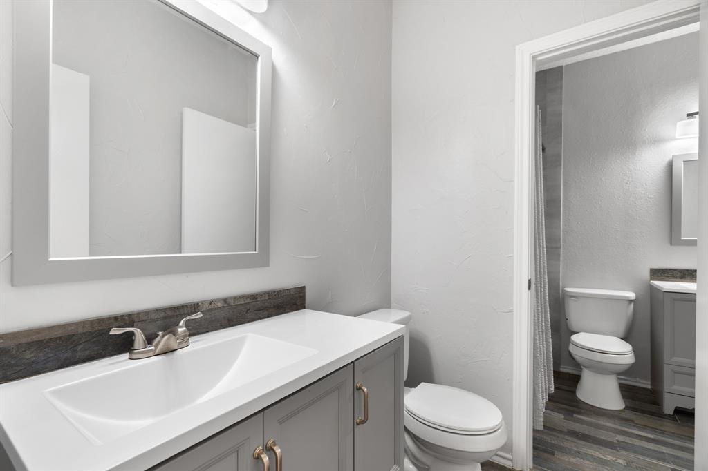 5310 Keller Springs Road, Unit 626 Dallas, TX 75248 - Photo 12 of 13 a bathroom with a sink a toilet and a mirror