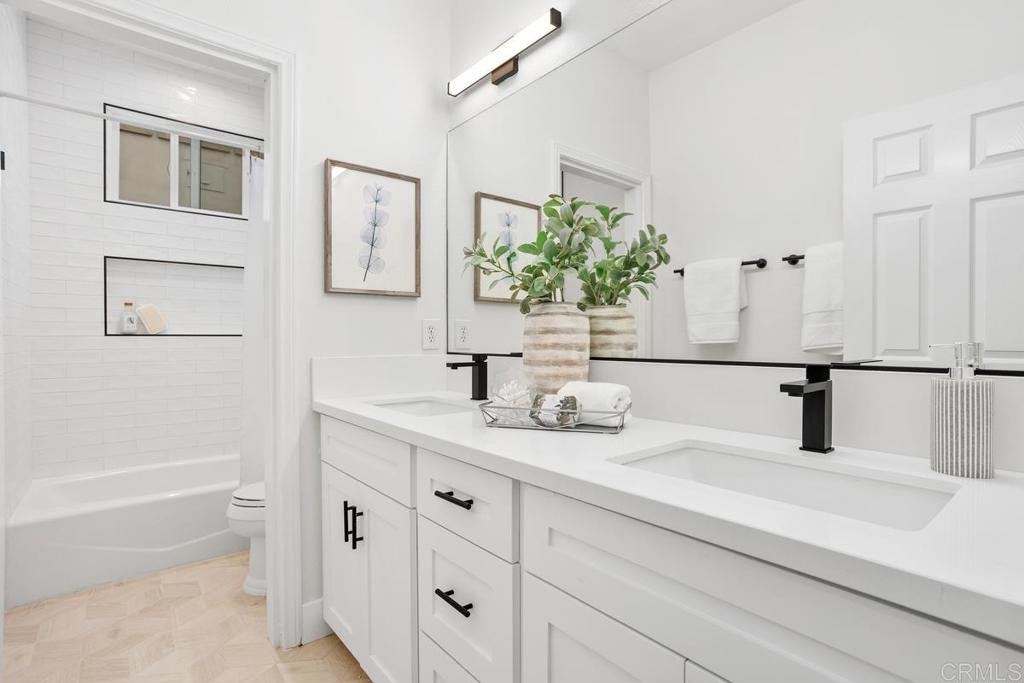 1738 Oriole Court Carlsbad, CA 92011 - Photo 19 of 36 Second Bathroom