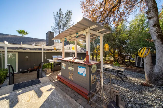 $849,900 | 20114 Vernita Drive, Redding, CA 96003