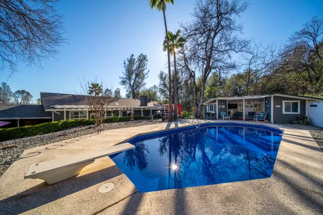 $849,900 | 20114 Vernita Drive, Redding, CA 96003