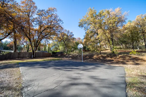 $835,000 | 20114 Vernita Drive, Redding, CA 96003