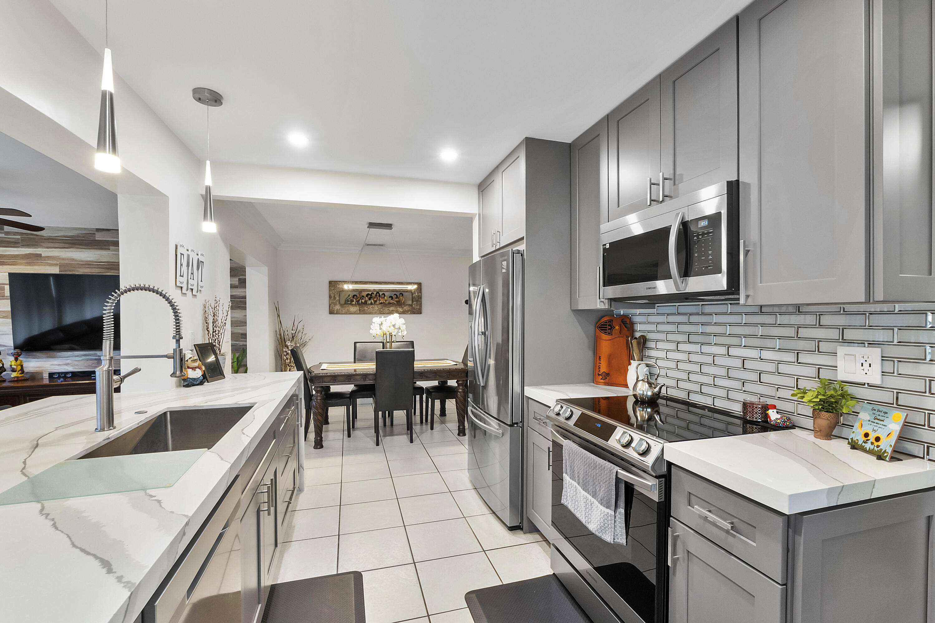 5020 Southwest 11th Street Margate, FL 33068 - Photo 16 of 47 5020 Sw 11th St_024