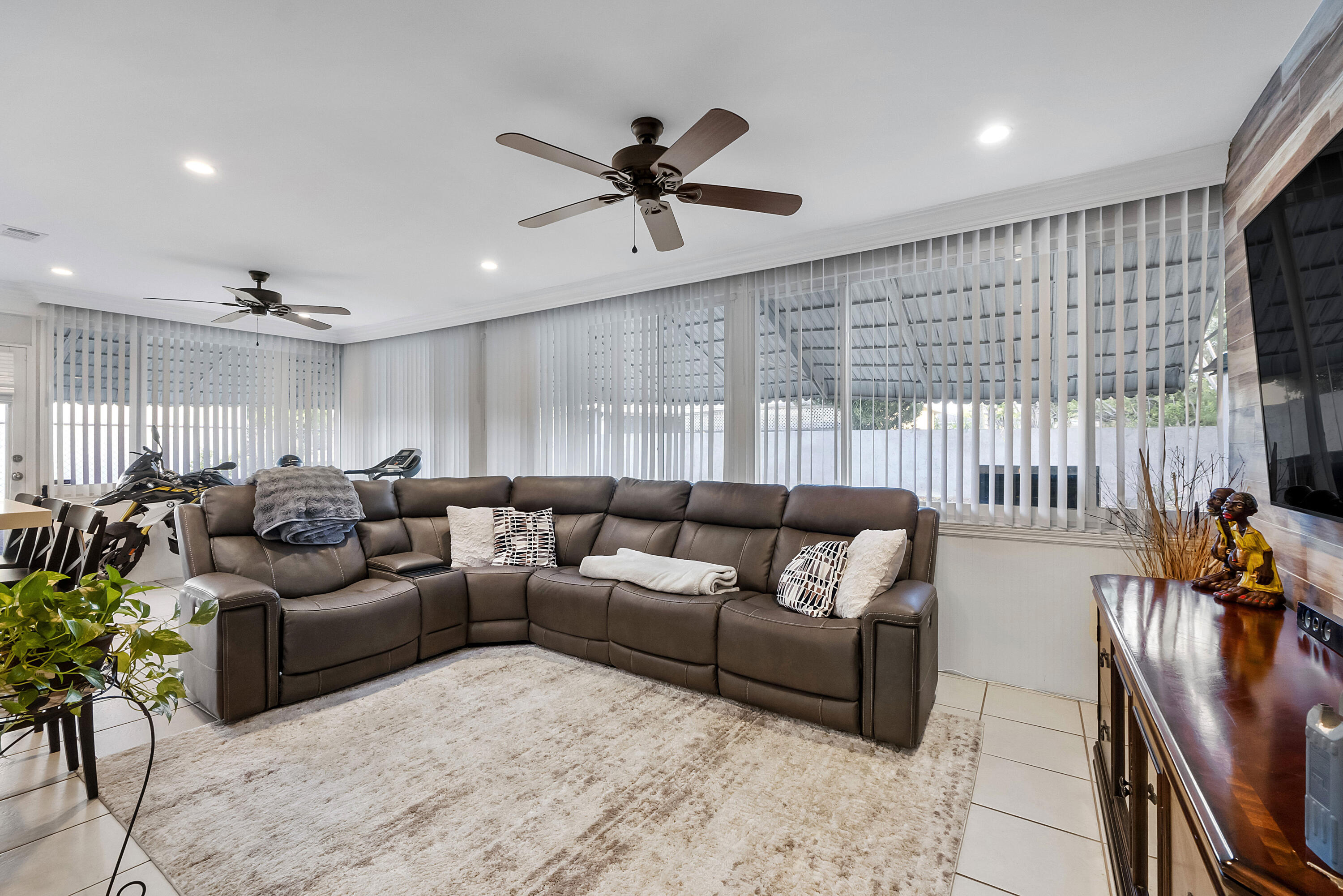 5020 Southwest 11th Street Margate, FL 33068 - Photo 19 of 47 5020 Sw 11th St_027