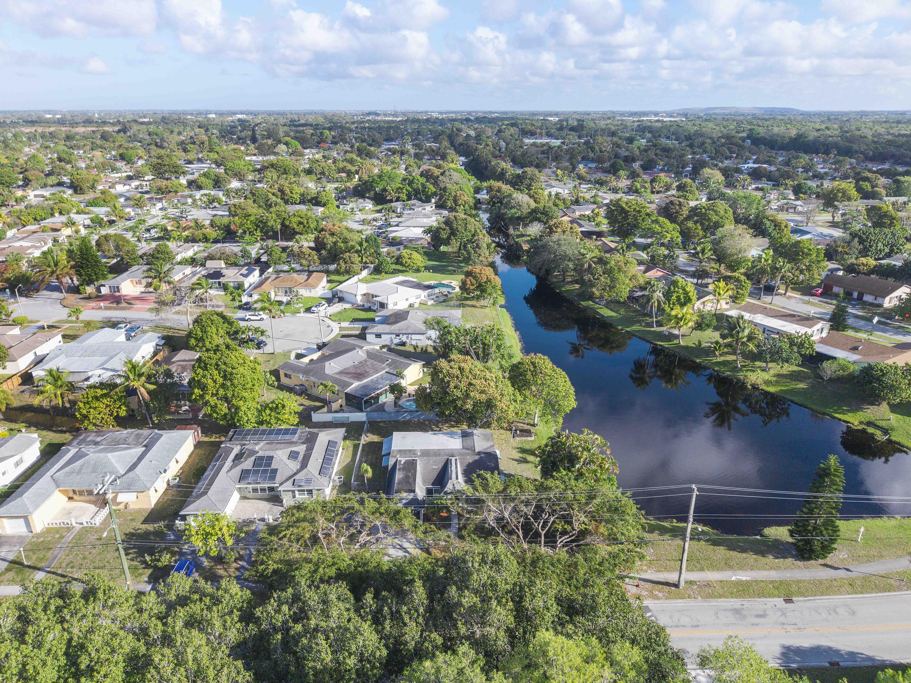 5020 Southwest 11th Street Margate, FL 33068 - Photo 3 of 47 5020 Sw 11th St_005