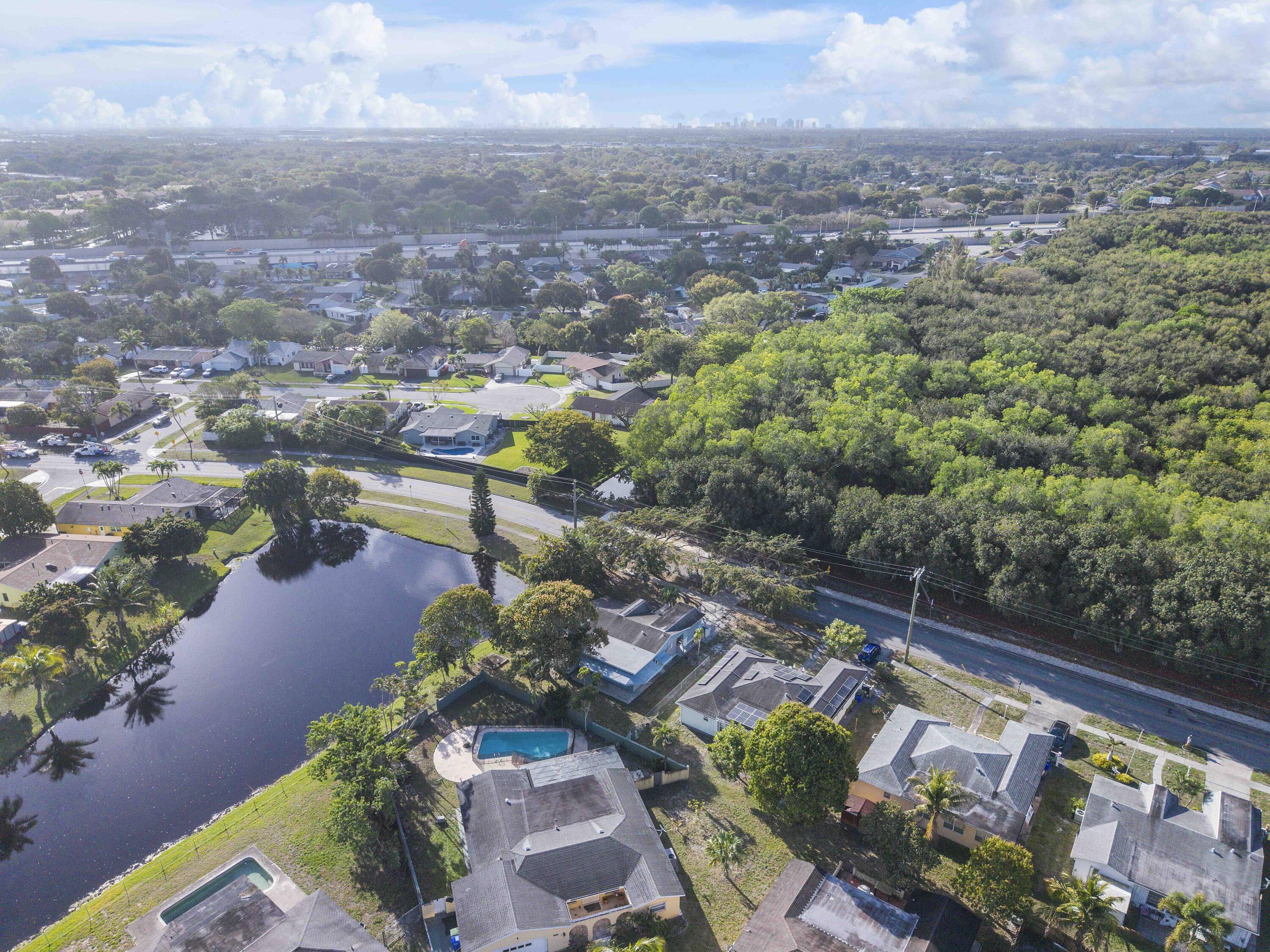 5020 Southwest 11th Street Margate, FL 33068 - Photo 5 of 47 5020 Sw 11th St_009