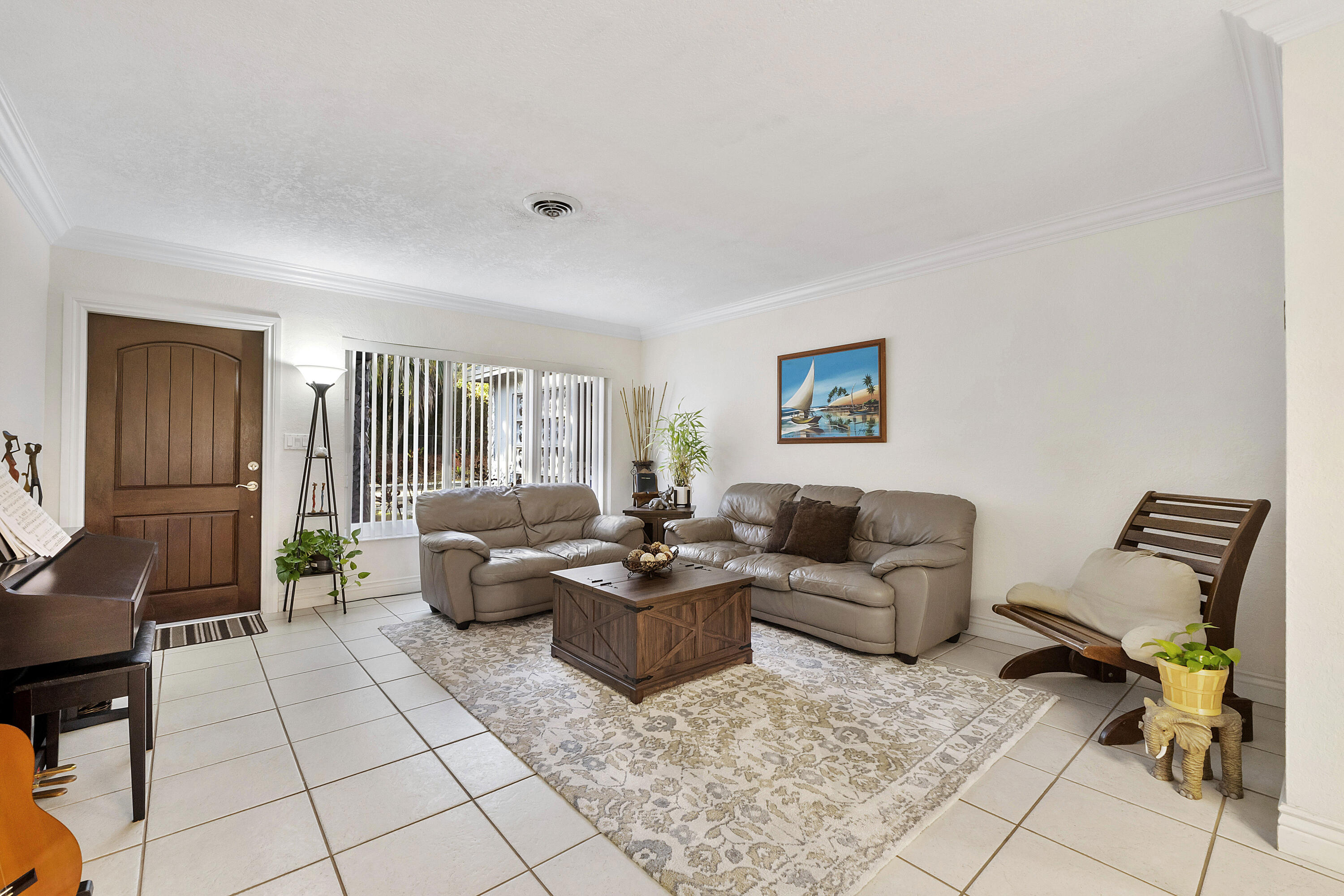 5020 Southwest 11th Street Margate, FL 33068 - Photo 10 of 47 5020 Sw 11th St_017