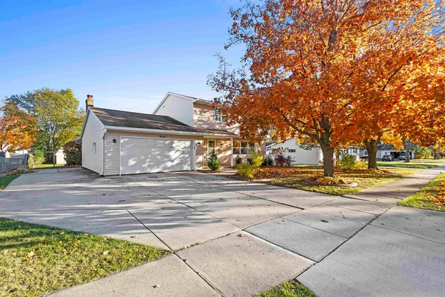 $375,000 | 808 Voelker Street, De Pere, WI 54115