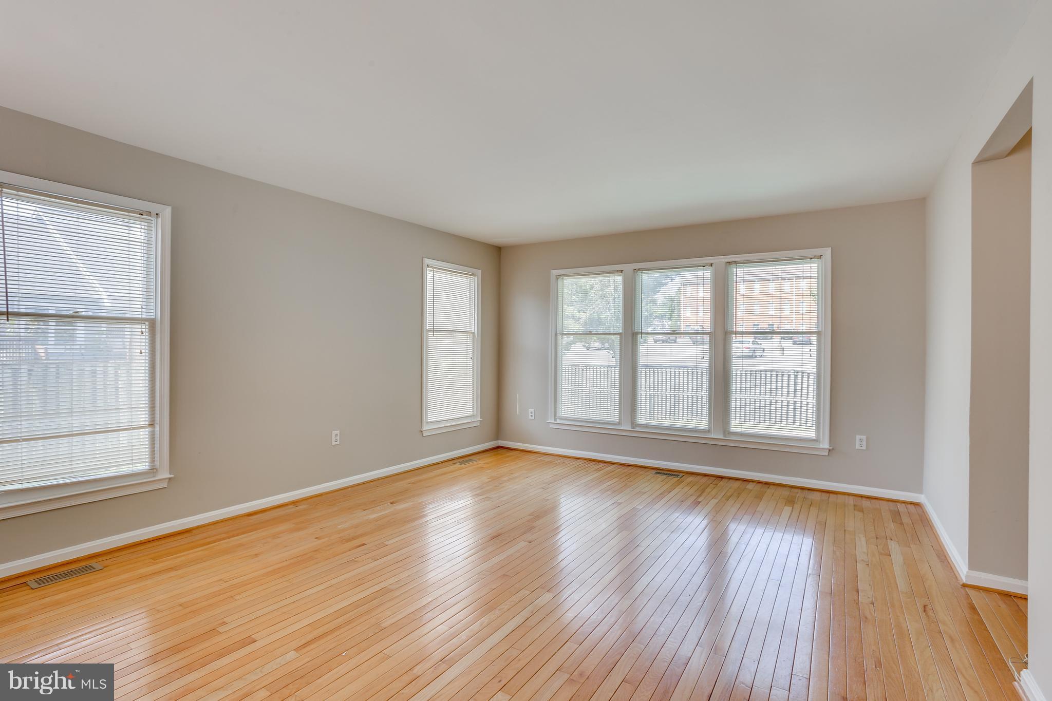 14308 Greenview Drive Laurel, MD 20708 - Photo 7 of 28 Living Room
