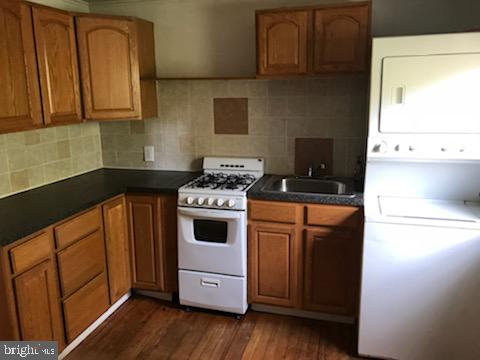 7532 Marks Avenue Nottingham, MD 21236 - Photo 14 of 19 Second Floor Apartment Kitchen