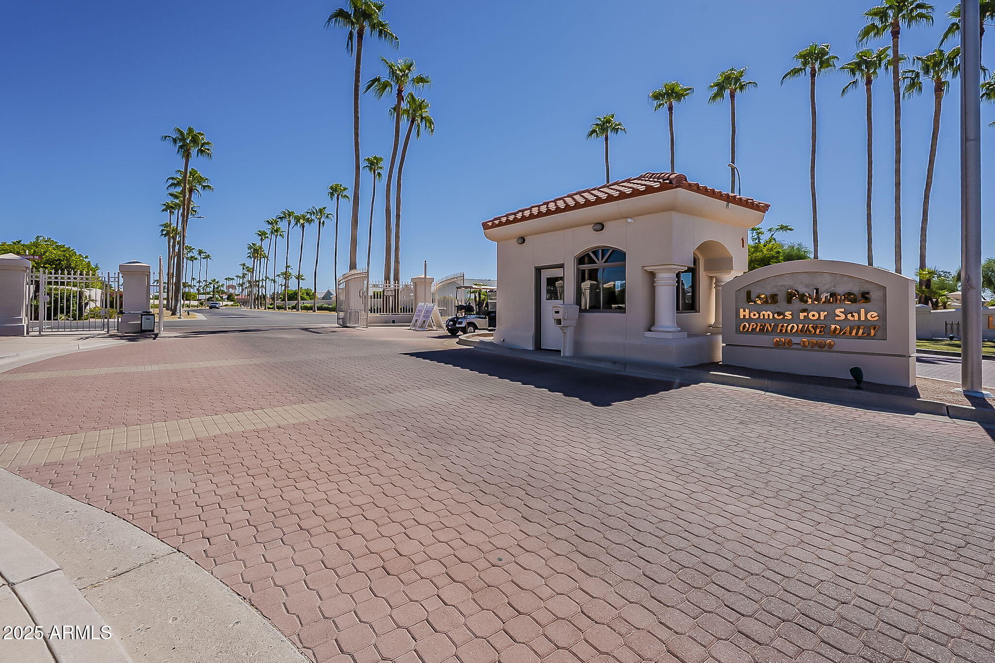 215 North Power Road, Unit 107 Mesa, AZ 85205 - Photo 8 of 49 a front view of a house with a yard