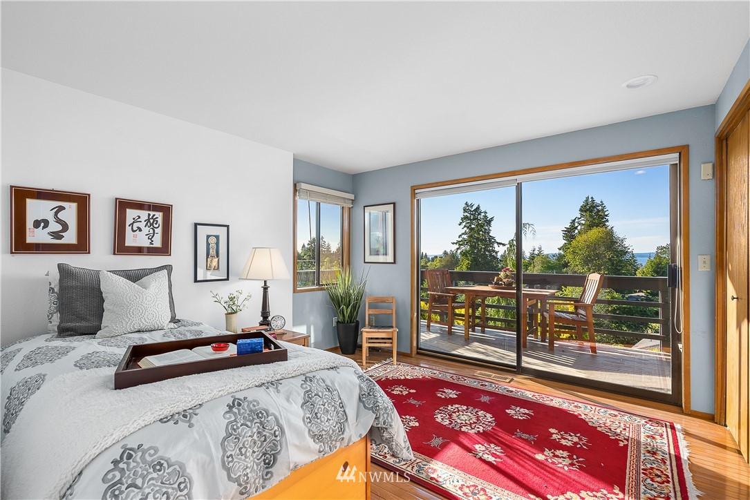 4910 23rd Avenue West Everett, WA 98203 - Photo 14 of 40 a bedroom with a large bed and a window