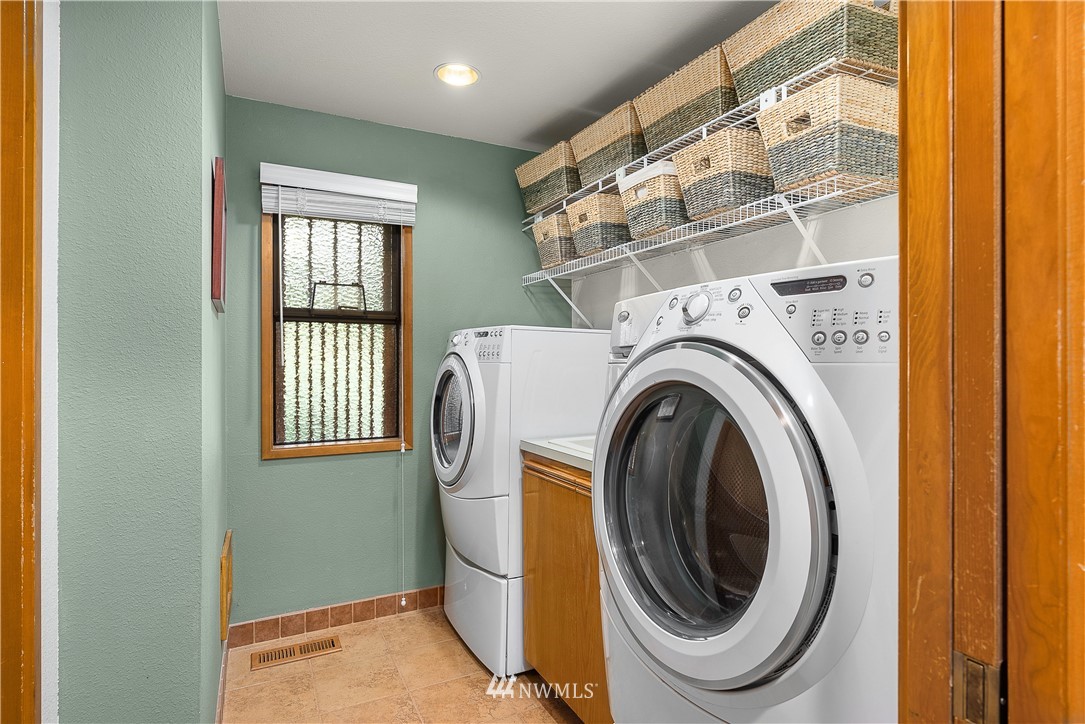 4910 23rd Avenue West Everett, WA 98203 - Photo 15 of 40 a view of a bedroom with washer and dryer