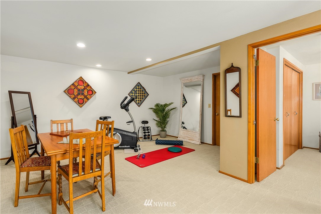 4910 23rd Avenue West Everett, WA 98203 - Photo 26 of 40 a living room with furniture