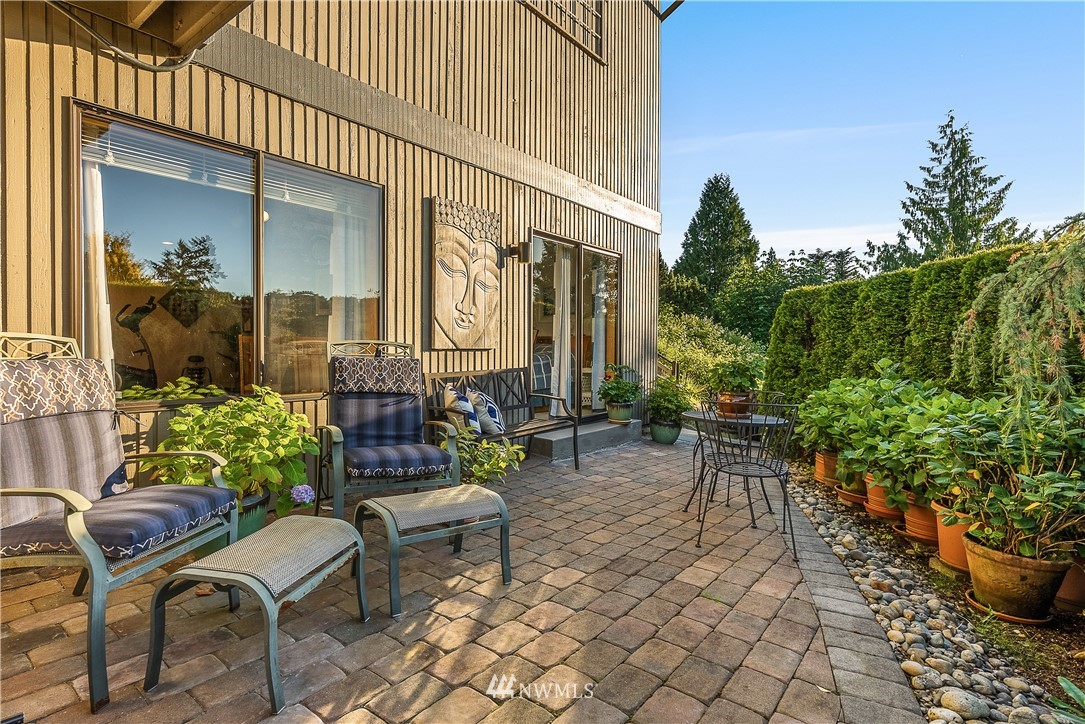 4910 23rd Avenue West Everett, WA 98203 - Photo 30 of 40 a view of a chairs and table in a patio