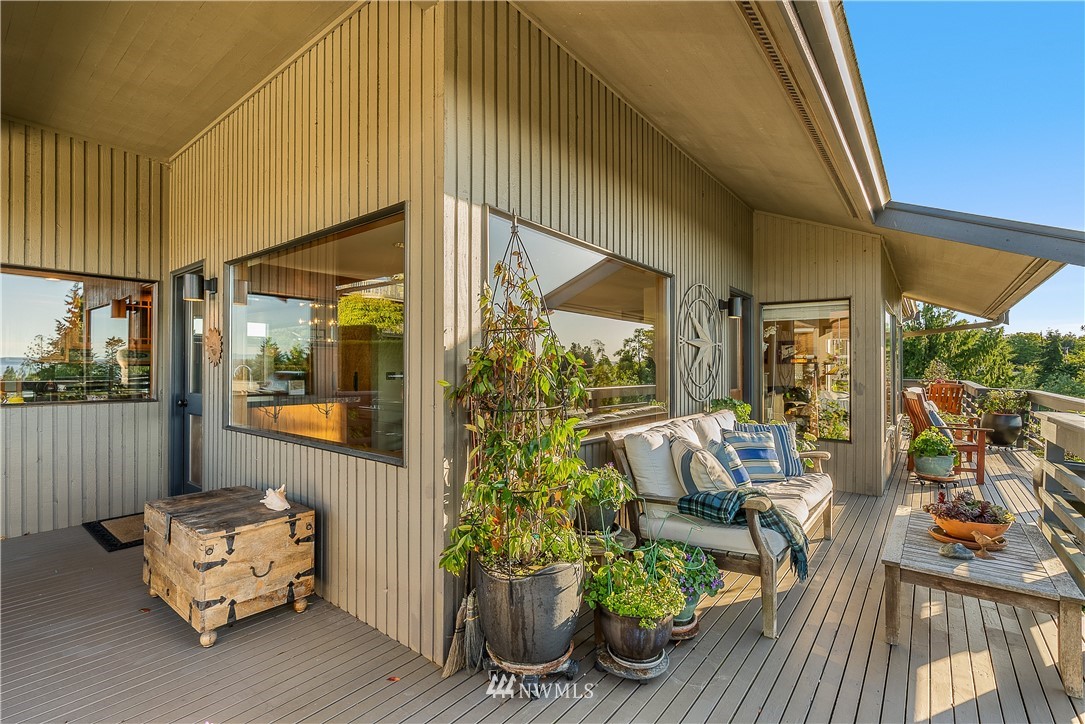 4910 23rd Avenue West Everett, WA 98203 - Photo 33 of 40 a balcony with furniture and garden view