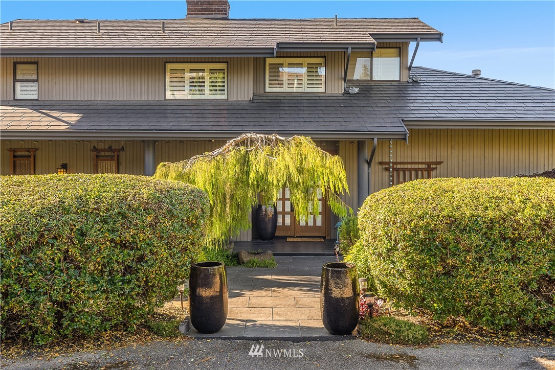 4910 23rd Avenue West Everett, WA 98203 - Photo 6 of 40 a view of a house with a window